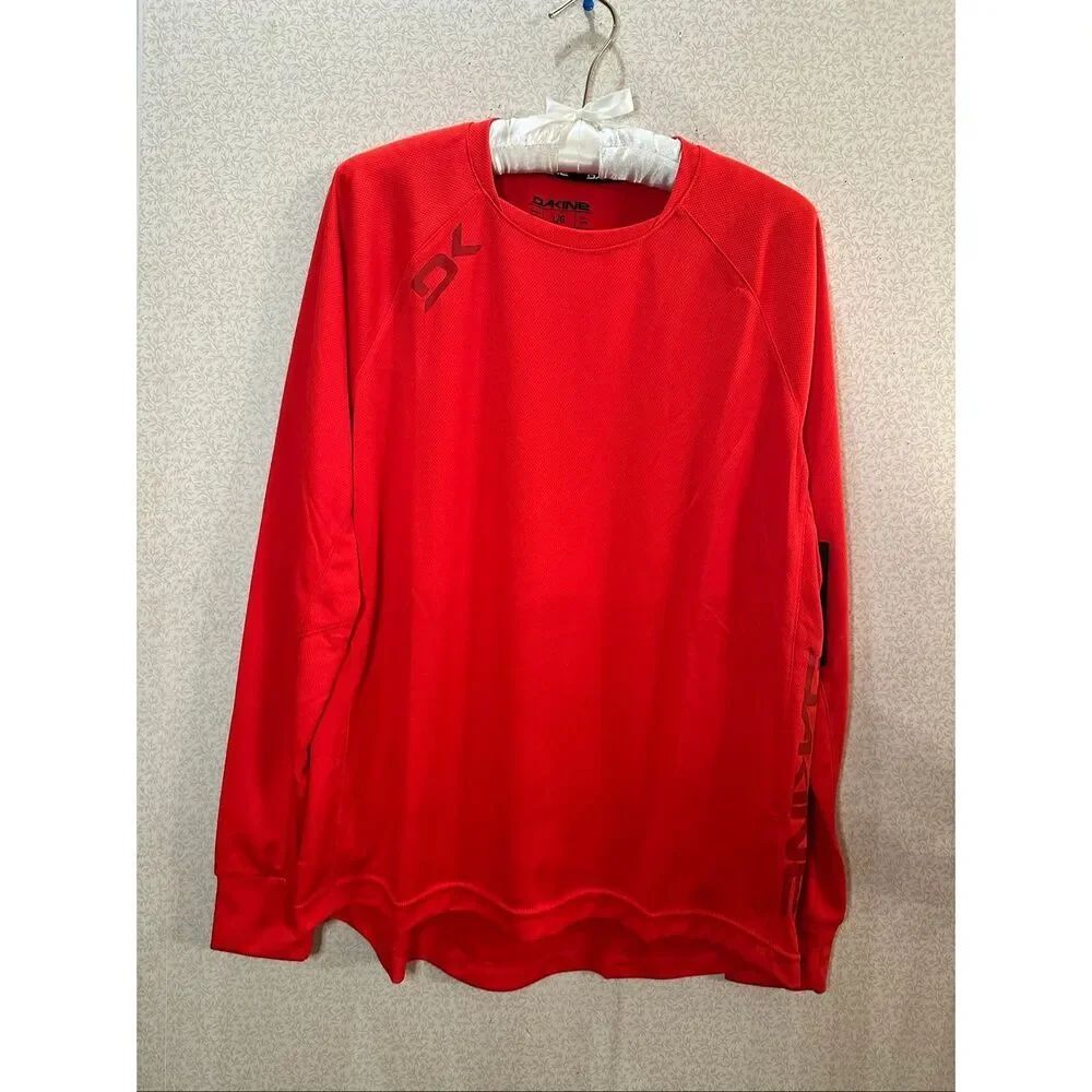 NWT Dakine athletic top
